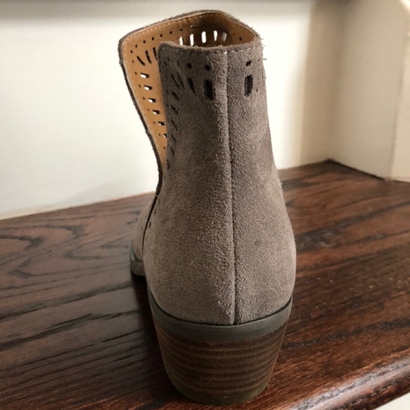 Boots - Picture 3 of 4